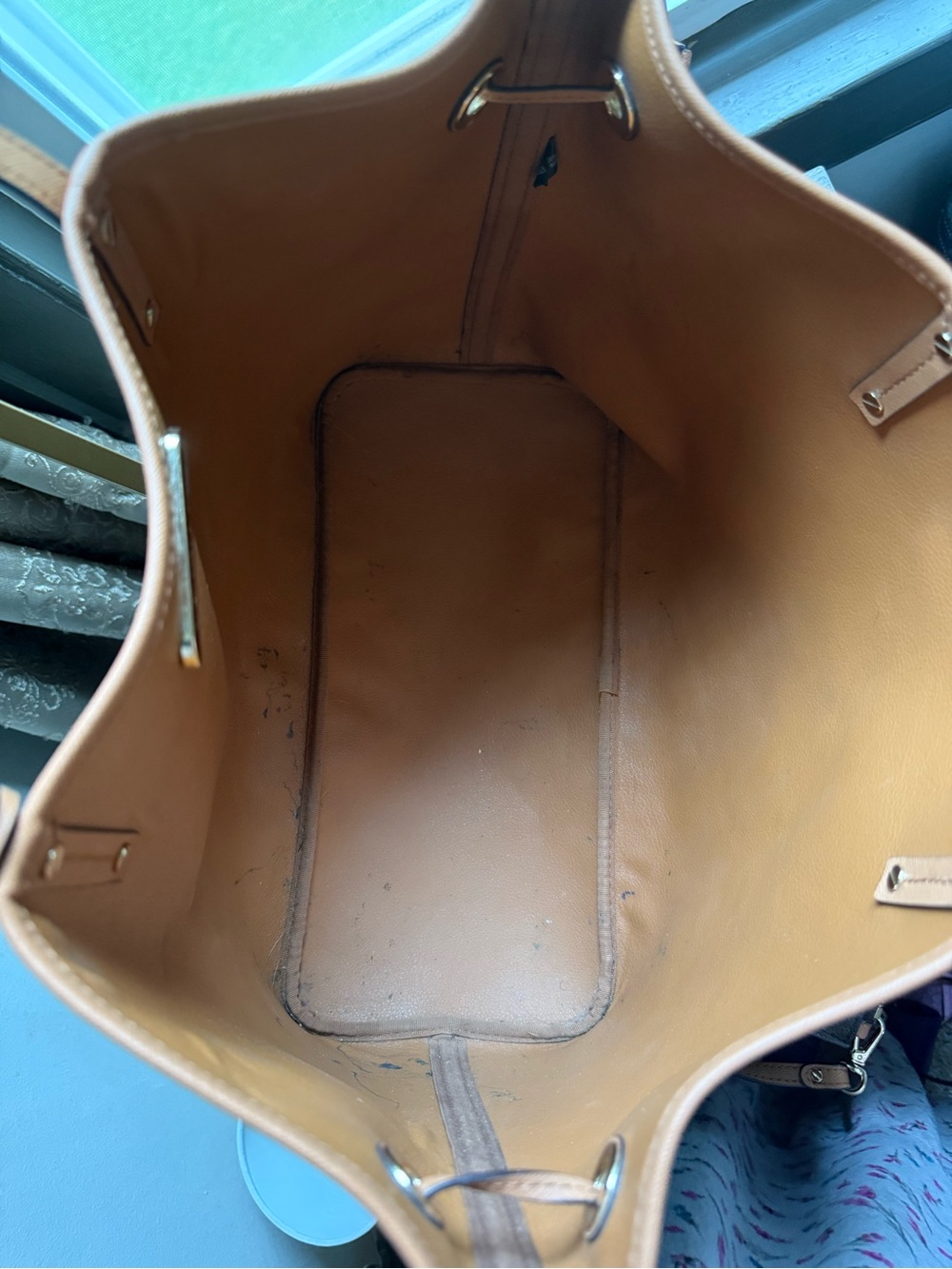 Michael Kors Brown Logo Tote with Tan Trim- perfect Teacher bag! Clutch included - Picture 9 of 12